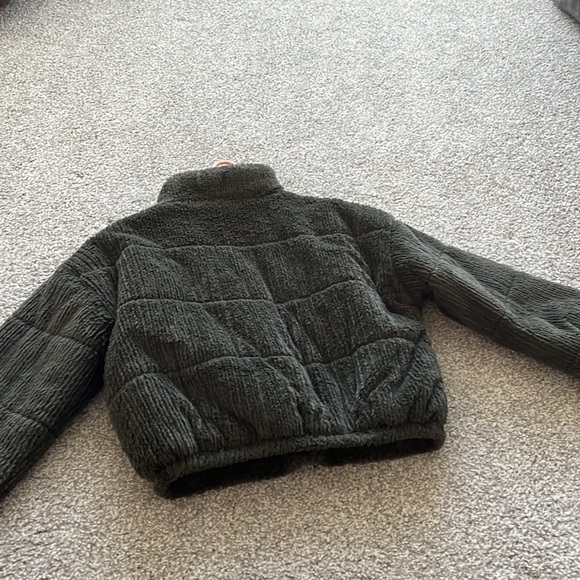 fuzzy army green puffer jacket - Picture 2 of 3